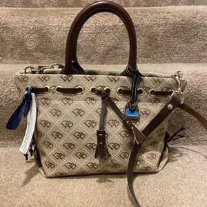 DOONEY & BURKE Tulip and Tassel Bag